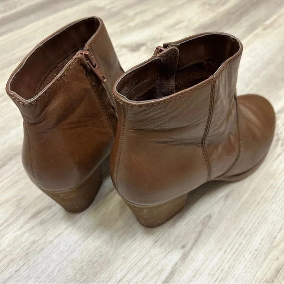 Women’s Crown Vintage Leather Western Short Boot / Warm Brown Leather / Size 8.5 - Picture 11 of 16